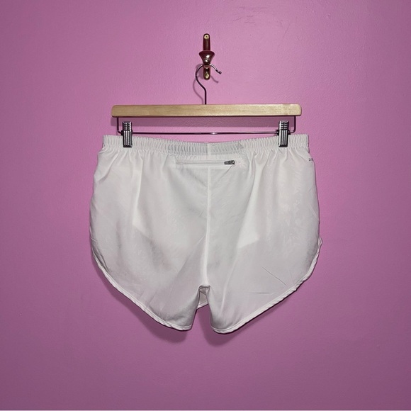 Nike Shorts Women's Size Medium White Tempo Running 3.5" Inseam Stretch Waist - Picture 8 of 10